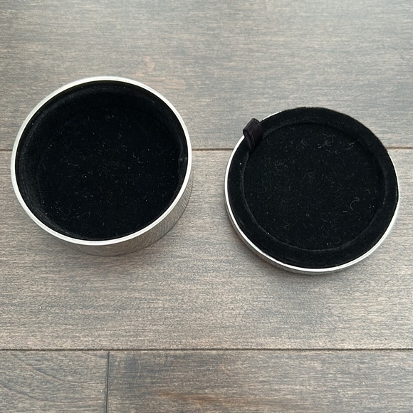 INDIGO Photo Jewellery Box, Silver with Black Velvet and Mint Border, Round - Picture 4 of 9